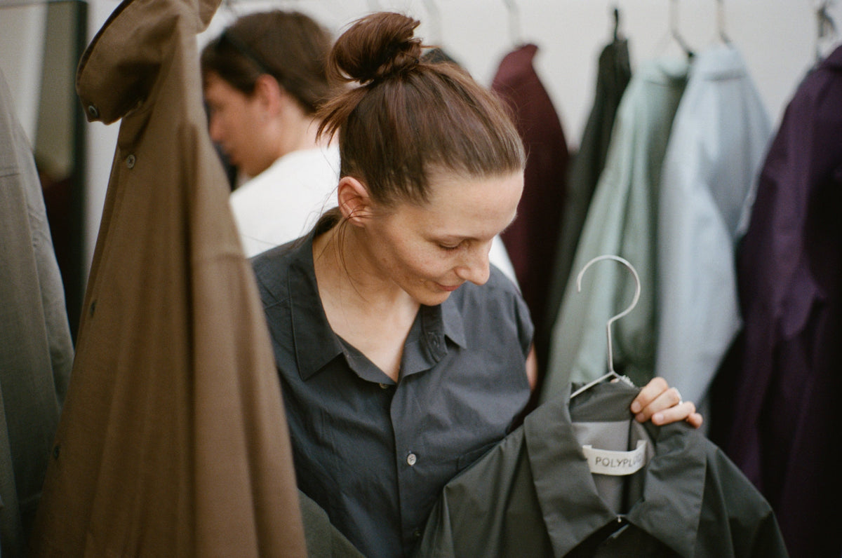 Isolde Rchly holds a Polyploid shirt