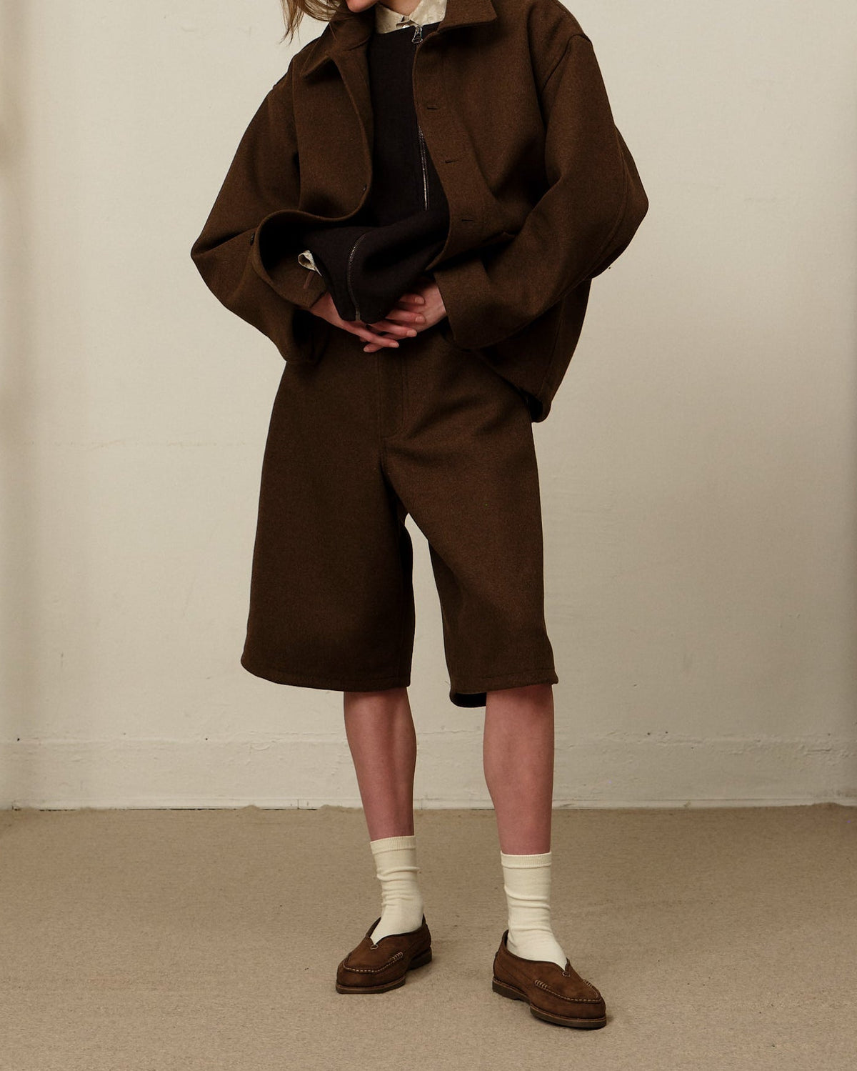 Colbo Big Pocket Short in brown Japanese wool, on model, front