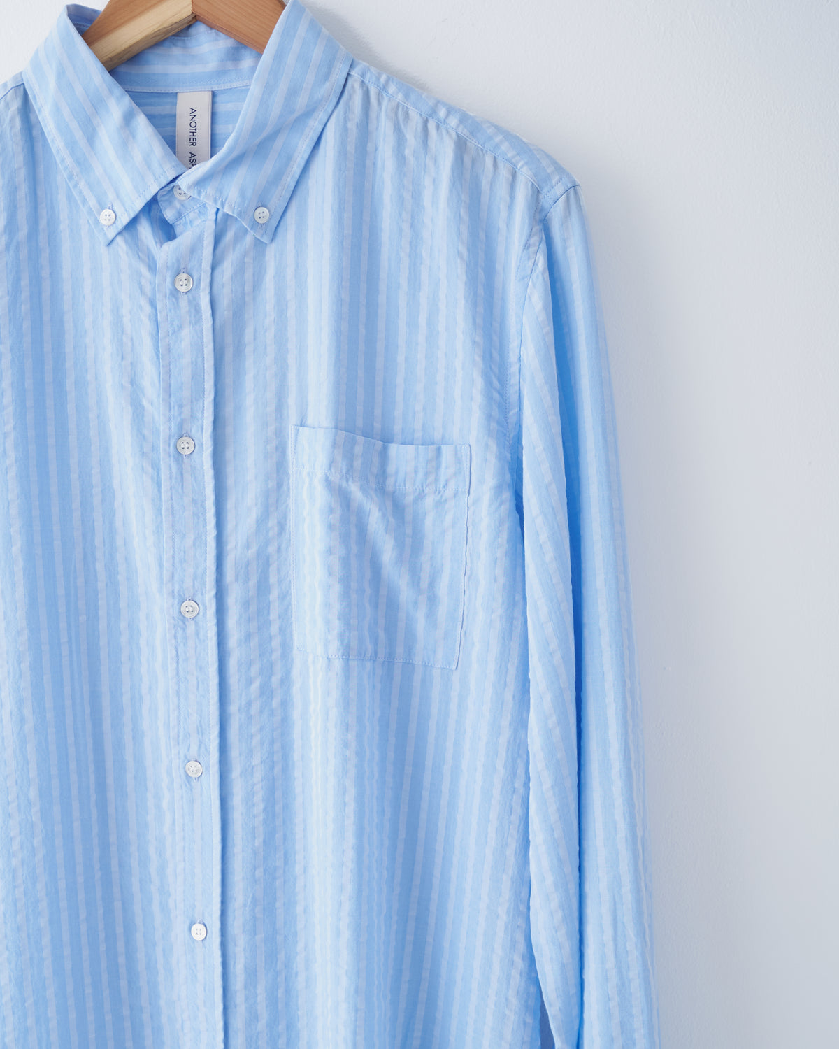 Another Aspect Shirt 1.0 in sky blue stripe Tencel, button-down collar and chest pocket close-up