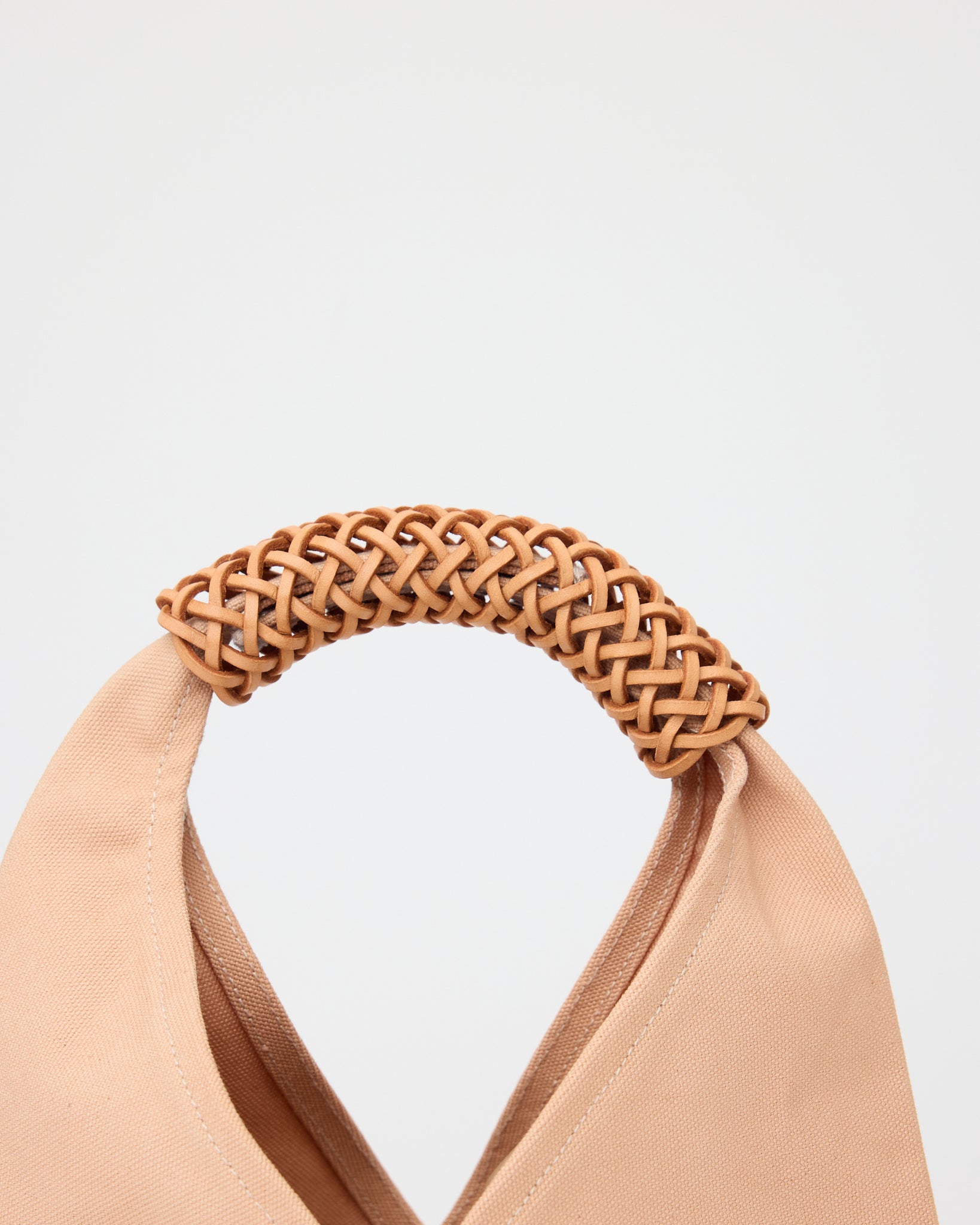 バッグ KAMARO'AN Woven Triangle Bag 36 5c6445109f7185d4d91655df744ca3