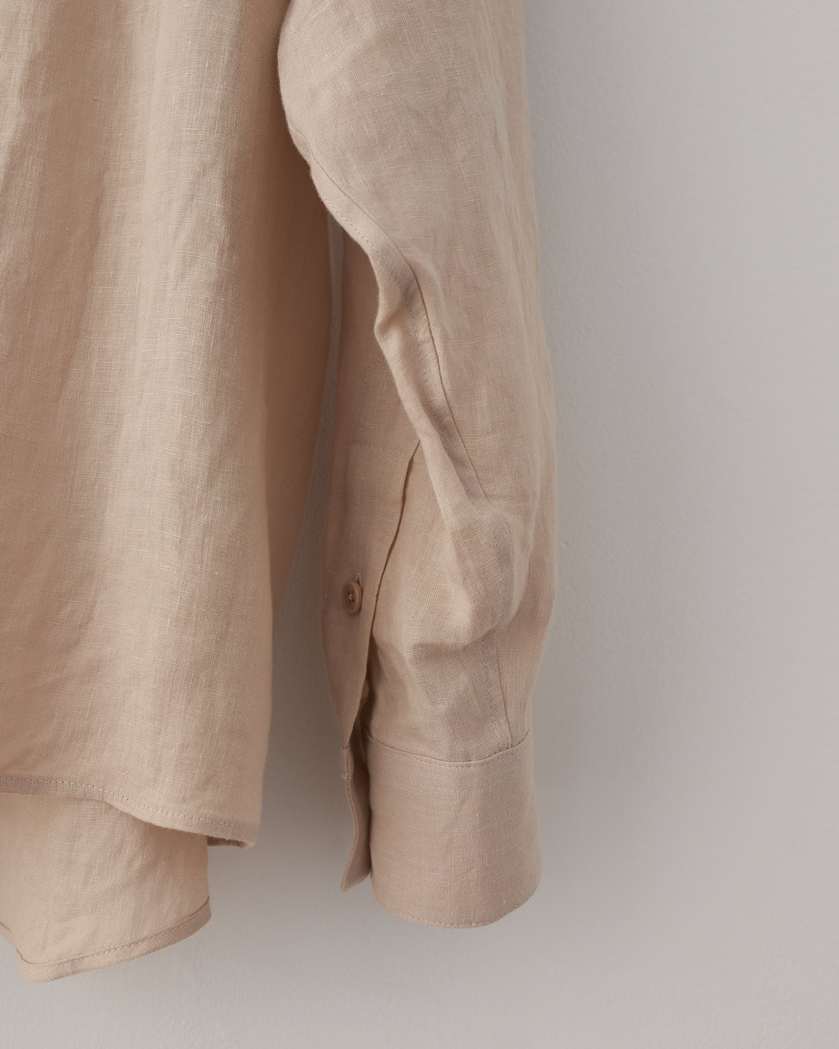 Colbo Banaras Shirt in natural Japanese linen, sleeve and side seam detail