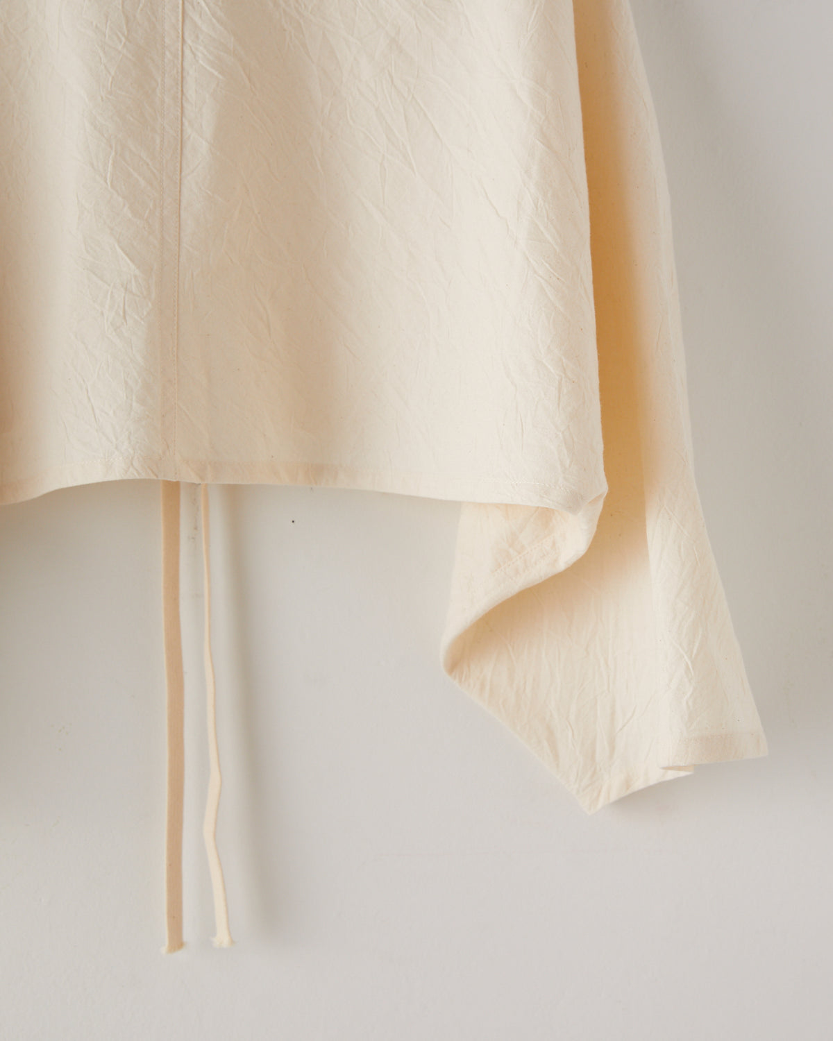 Colbo Cone Top in crinkled Japanese cotton, sleeve and tie detail