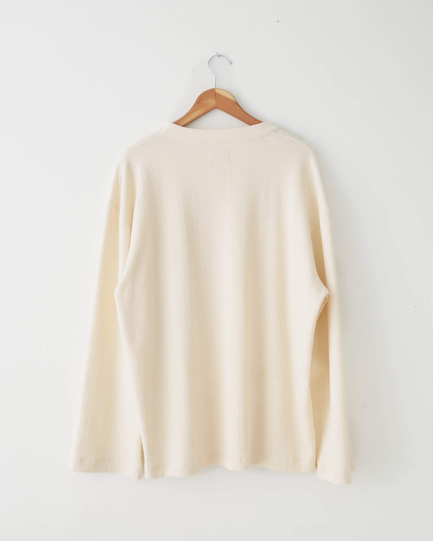 LS T, Cream