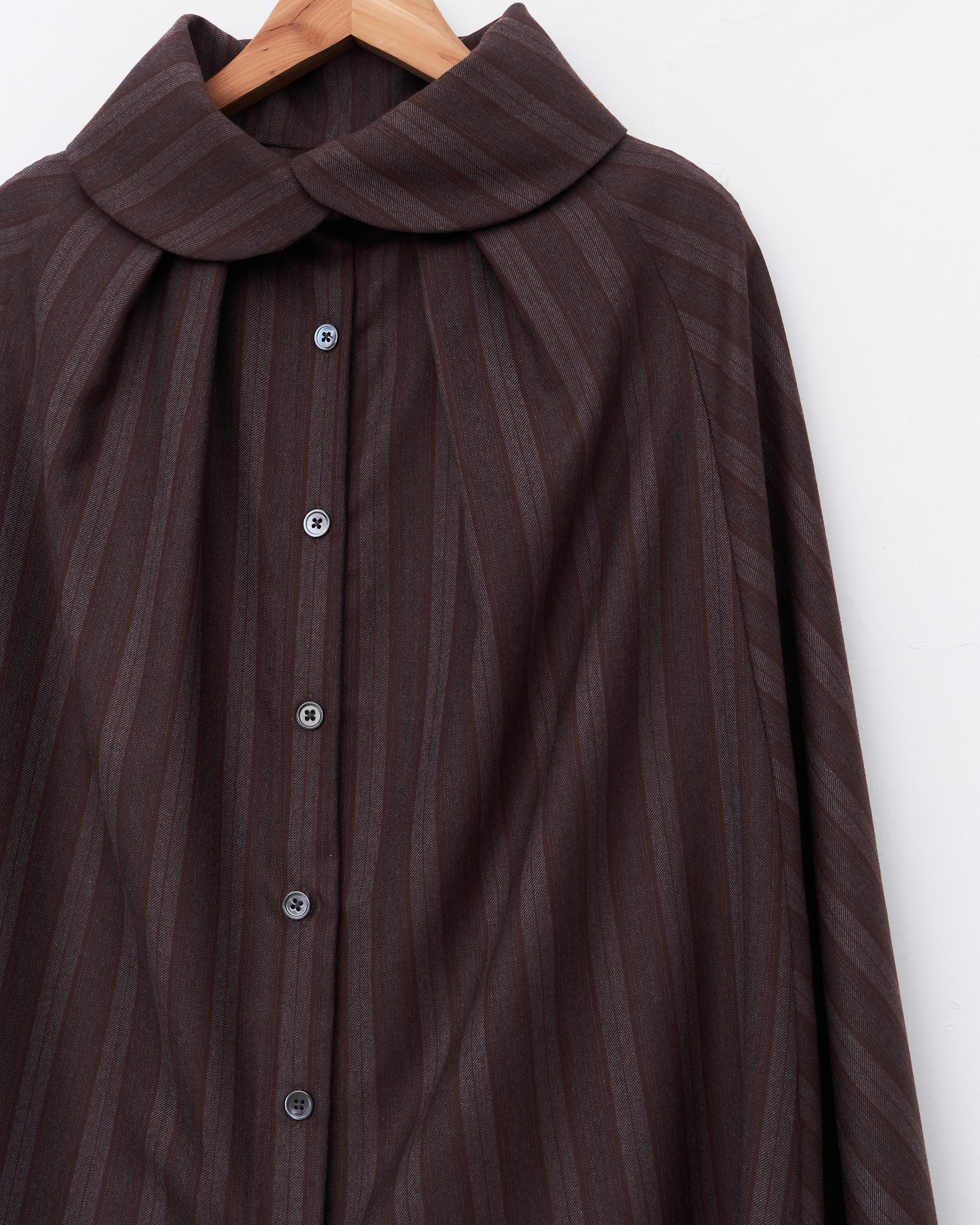 Cape, Navy / Brown Stripe