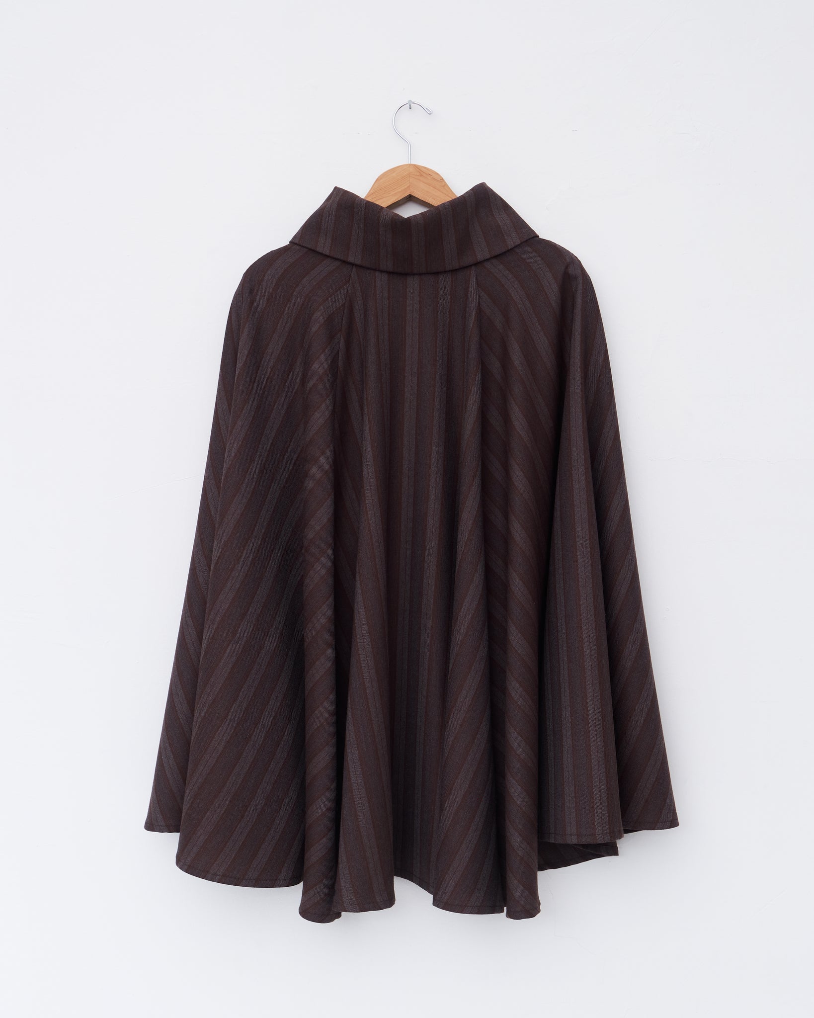 Cape, Navy / Brown Stripe