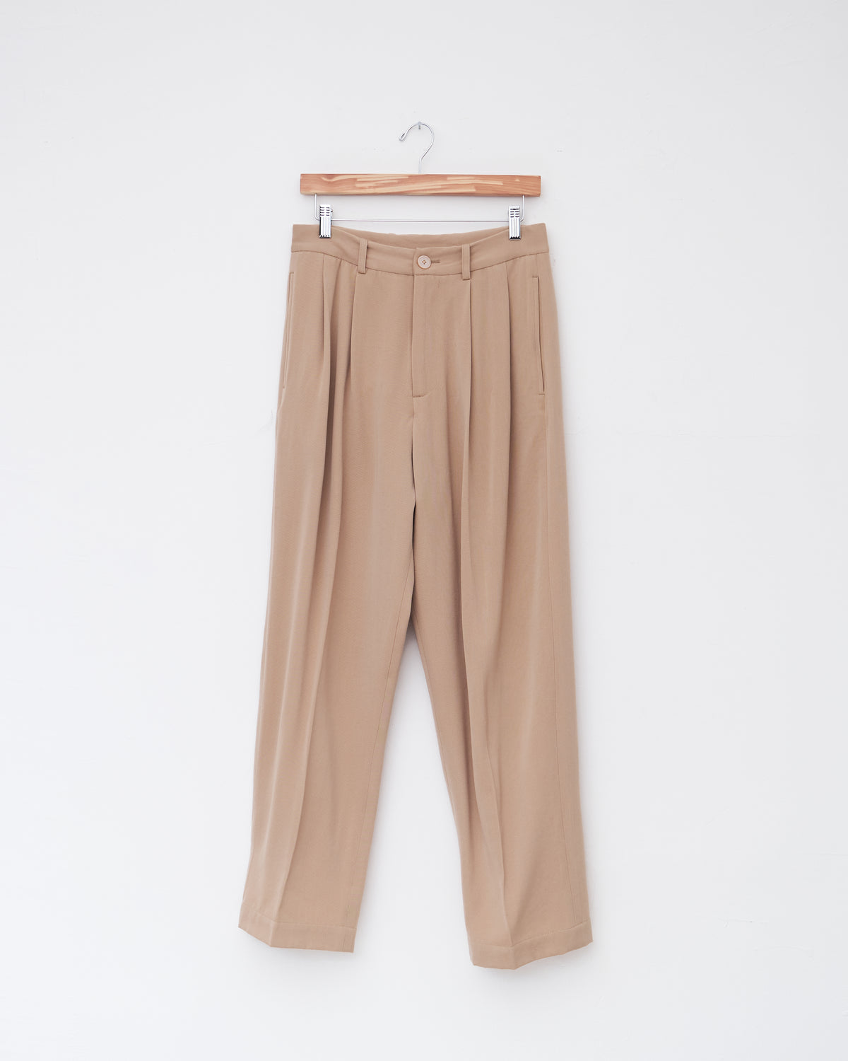 Colbo Suit Pants in light beige wool-viscose, front, on a hanger