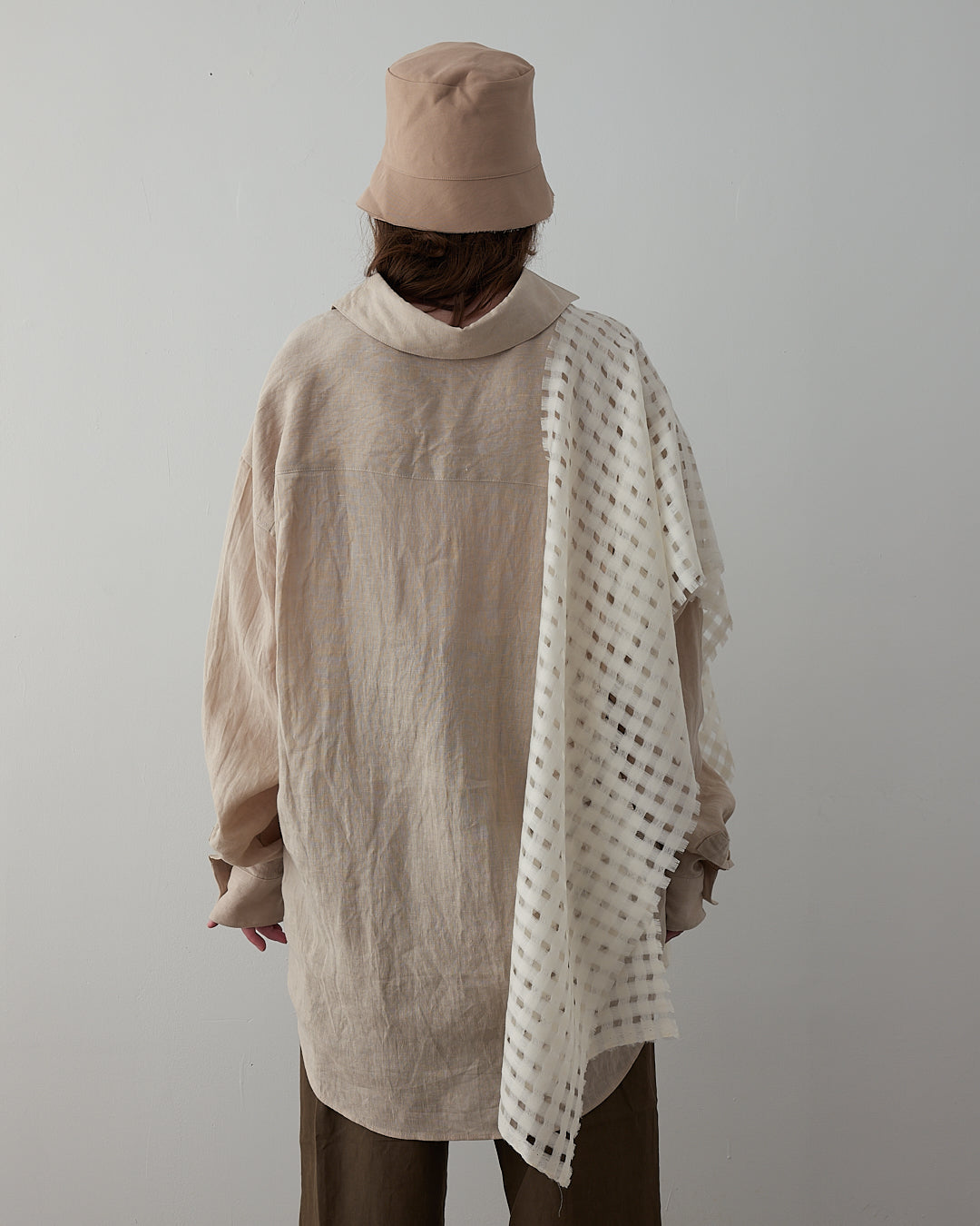 Colbo Banaras Shirt in natural Japanese linen, on model, back view