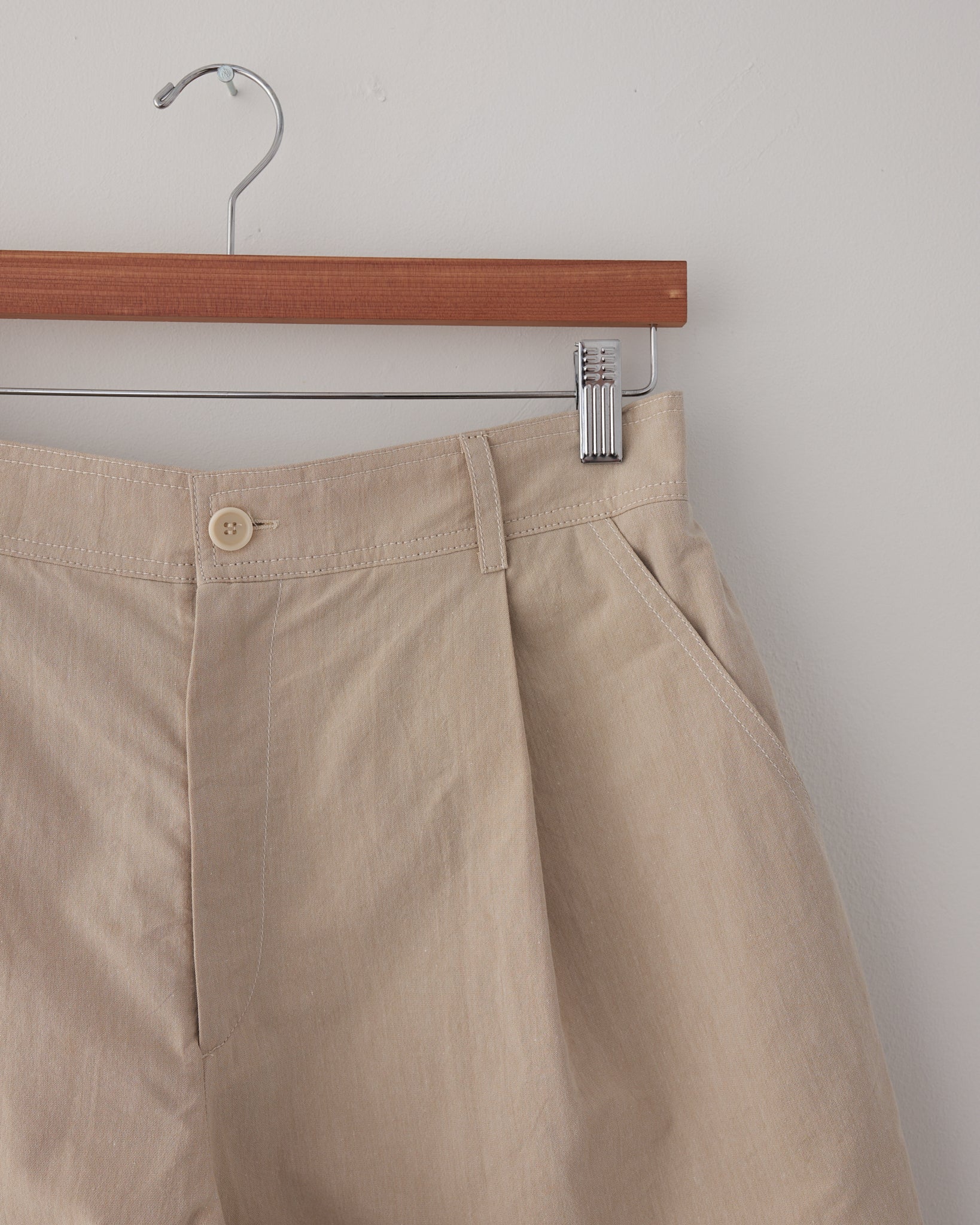 Single Pleat Shorts, Cotton Paper