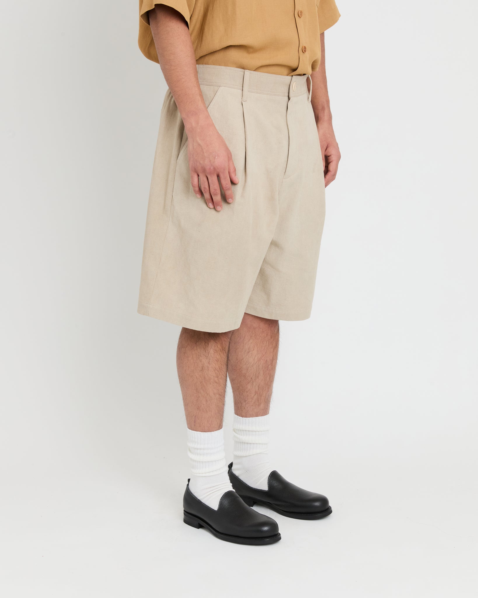 Single Pleat Shorts, Natural