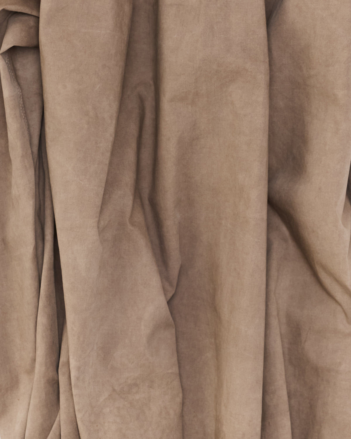 Colbo Office Shirt in splatter-washed brown cotton poplin, splatter-washed fabric close-up