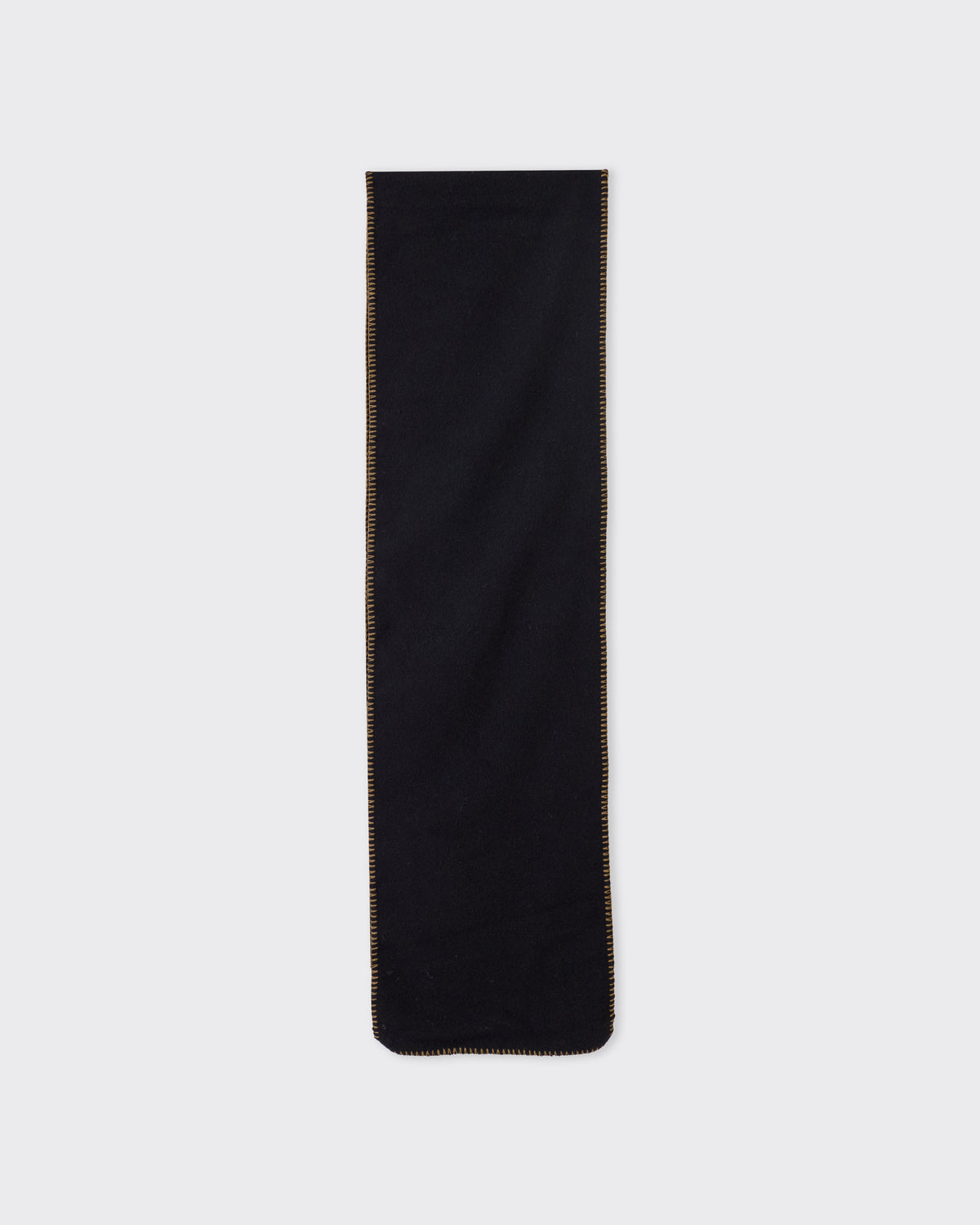 Colbo Base Scarf in black, flat