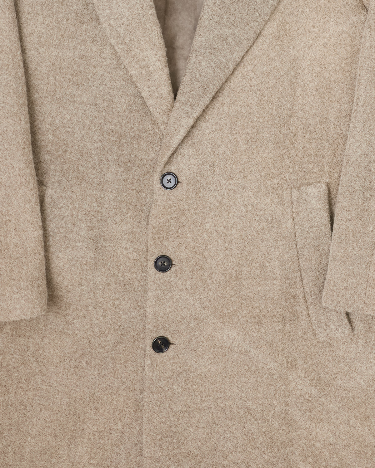 Colbo Suit Overcoat in tumble greige, lapel and button close-up