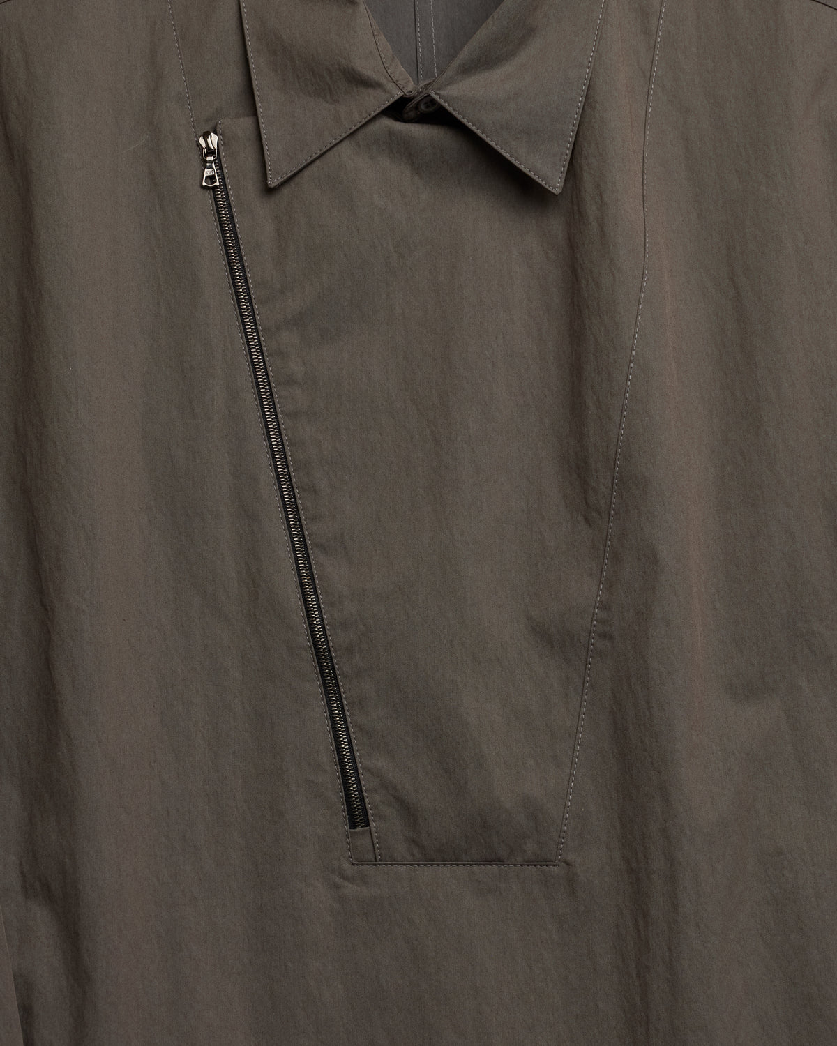 Wanze Zip Collar Smock in iron, zip placket close-up